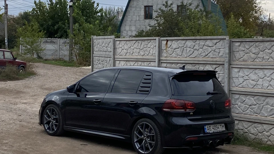 Volkswagen Golf R 3