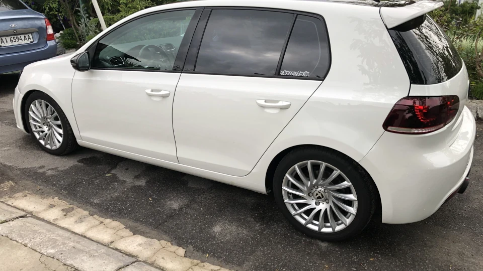 Volkswagen Golf R 2