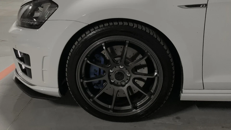 Volkswagen Golf R 3
