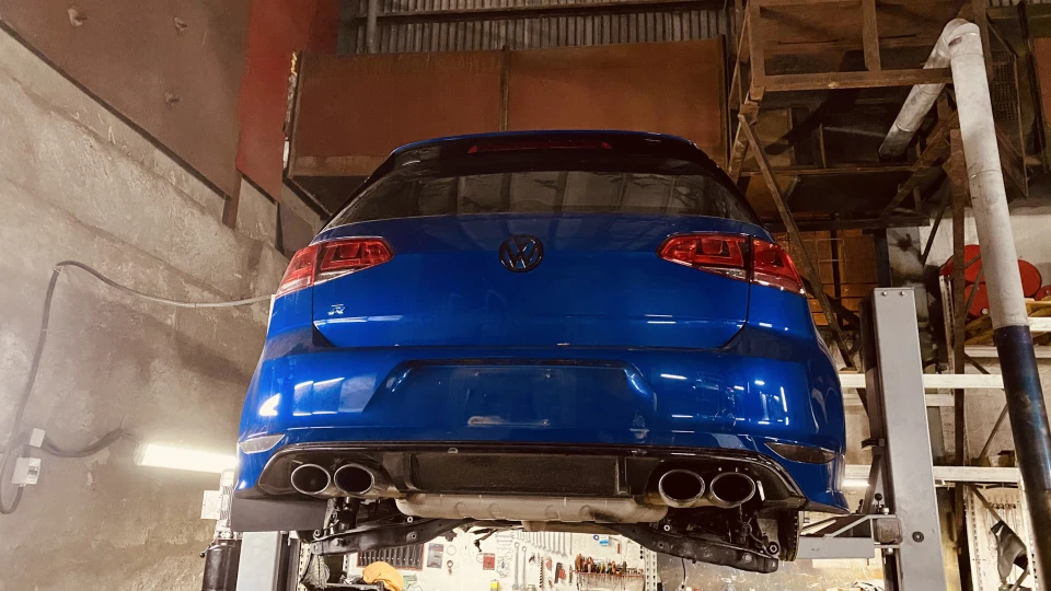 Volkswagen Golf R 3