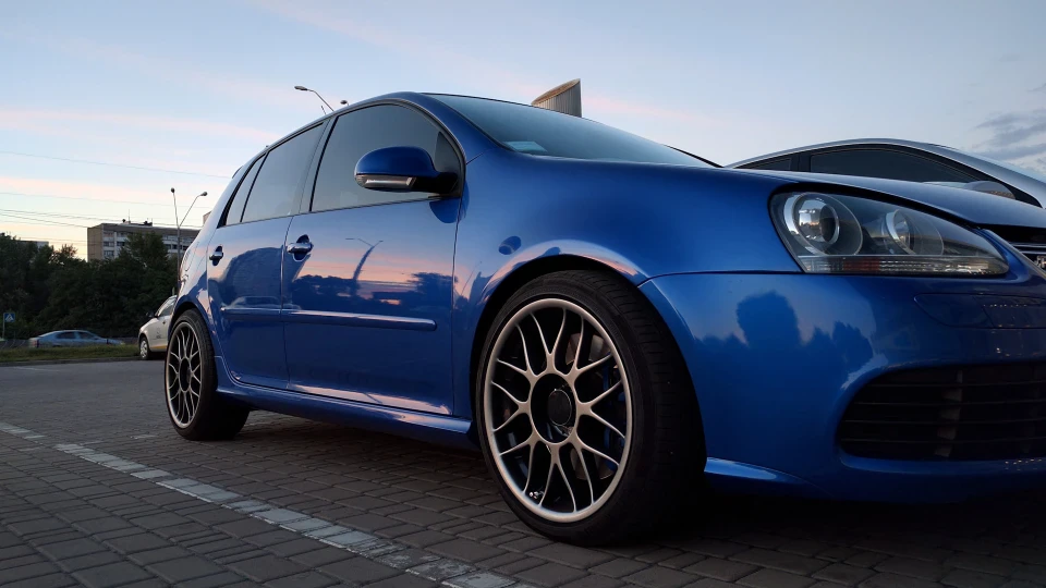 Volkswagen Golf R 3