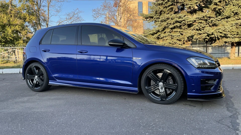 Volkswagen Golf R 2