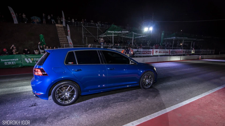 Volkswagen Golf R 2