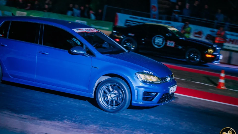 Volkswagen Golf R 3