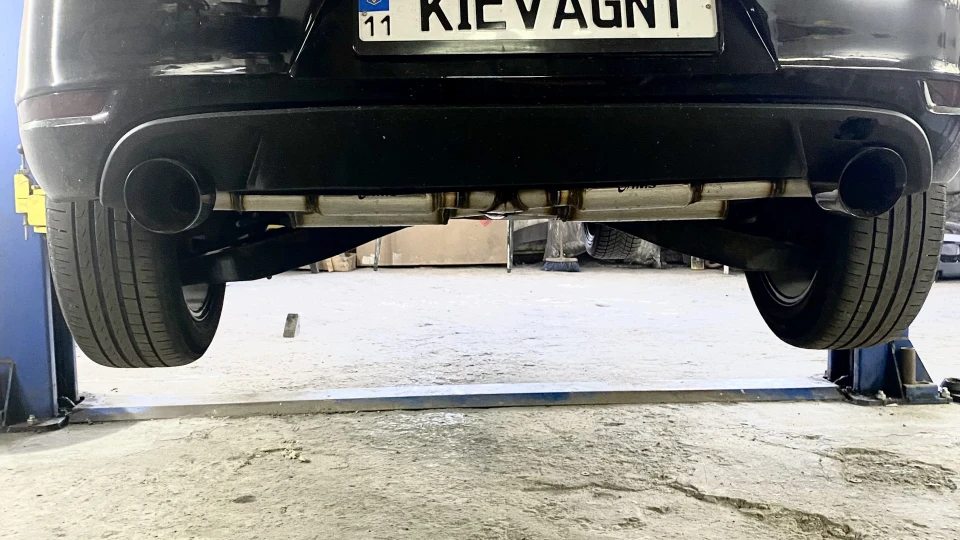 Volkswagen Golf R 3