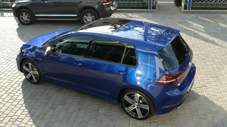 Volkswagen Golf R 2