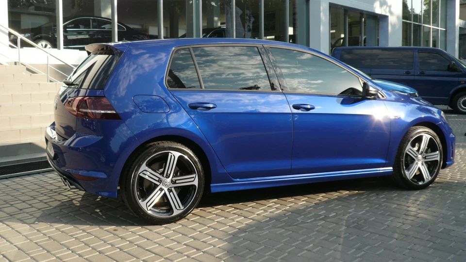 Volkswagen Golf R 3