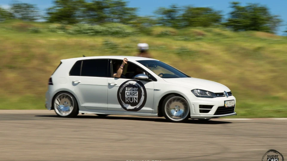 Volkswagen Golf R 20