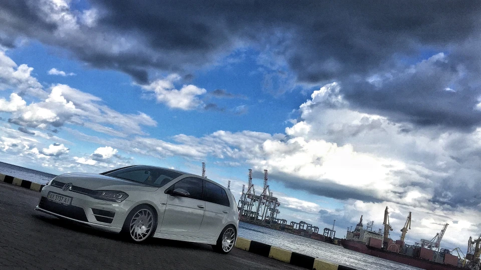 Volkswagen Golf R 20 3