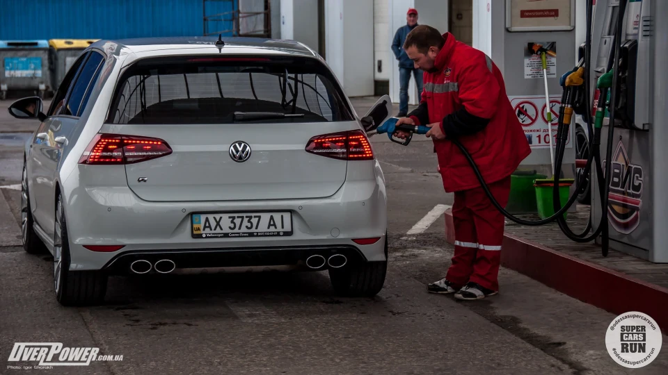 Volkswagen Golf R 20 5