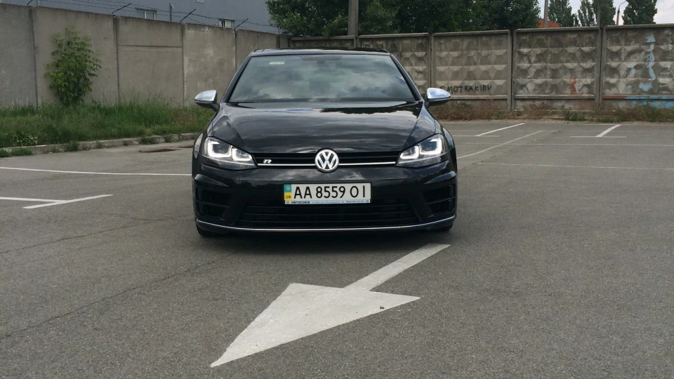 Volkswagen Golf R 3-х дв.чорний хот-хетч 2