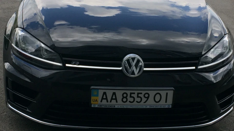 Volkswagen Golf R 3-х дв.чорний хот-хетч 4