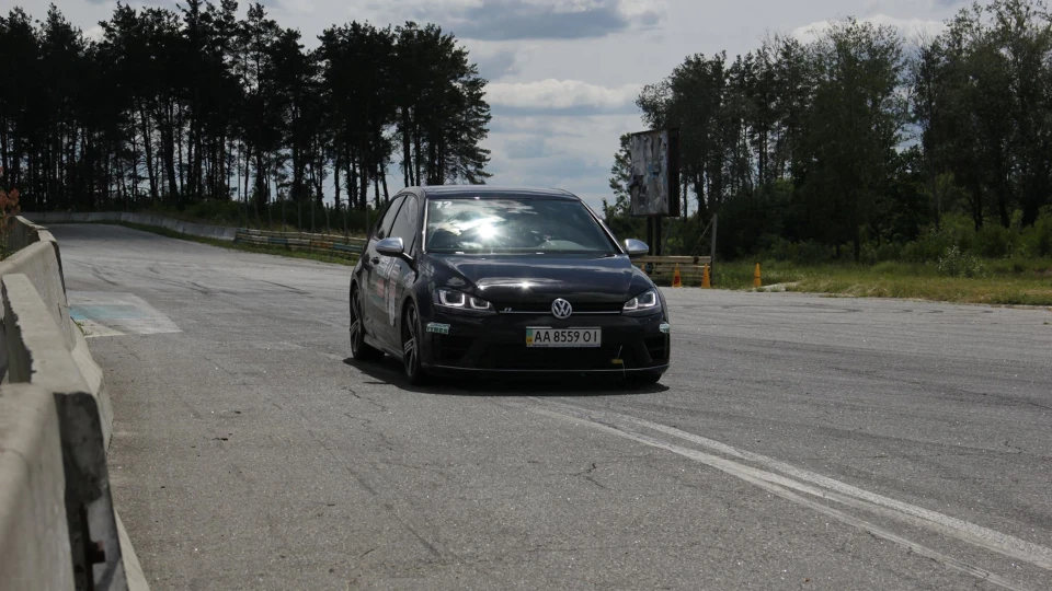 Volkswagen Golf R 3-х дв.чорний хот-хетч 5
