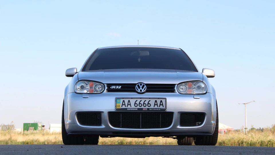 Volkswagen Golf R 32 the outlaw 2