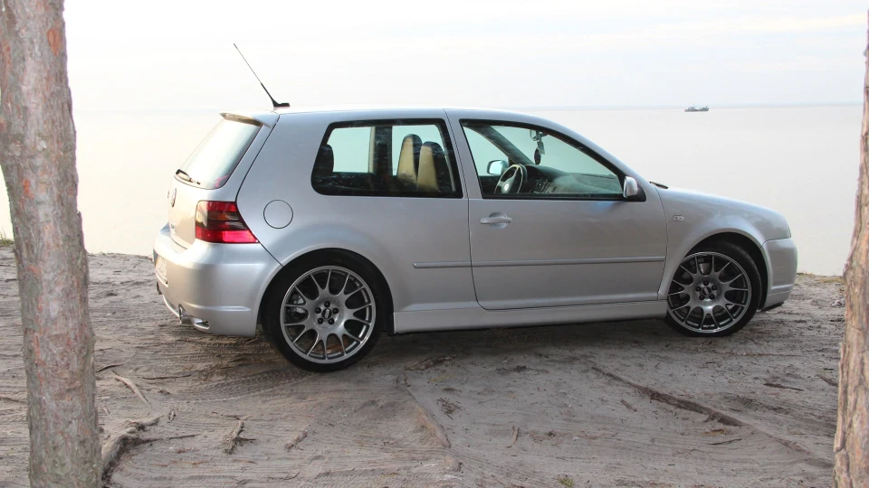 Volkswagen Golf R 32 the outlaw 5