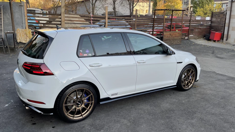 Volkswagen Golf R Akrapovic 3