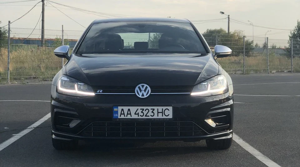 Volkswagen Golf R яRик