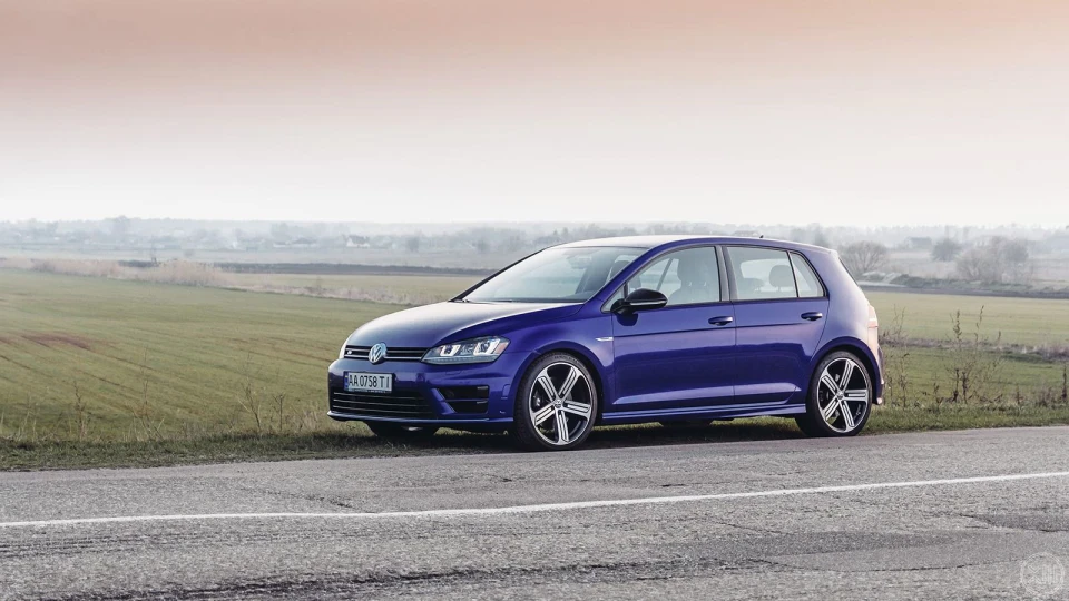 Volkswagen Golf R Lapiz Blue