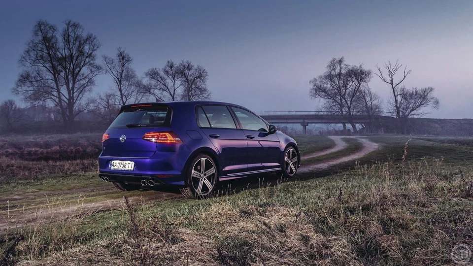 Volkswagen Golf R Lapiz Blue 4