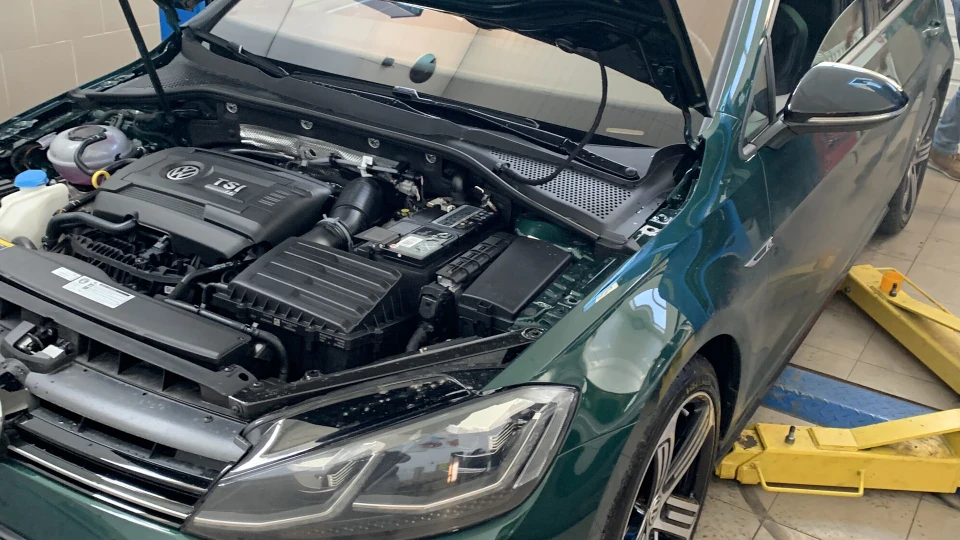Volkswagen Golf R Midnight Green 5