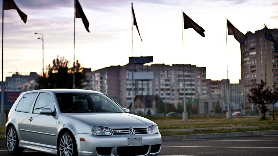 Volkswagen Golf R VAGWORKS & REVO 4