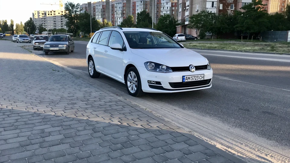 Volkswagen Golf Variant 1.6 TDI CR BlueMotion 2