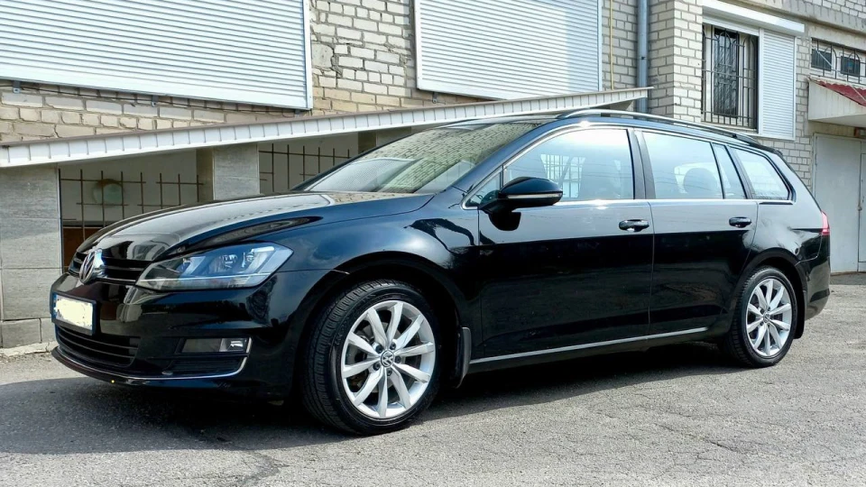 Volkswagen Golf Variant 1.8 TSI <Black arrow> 2