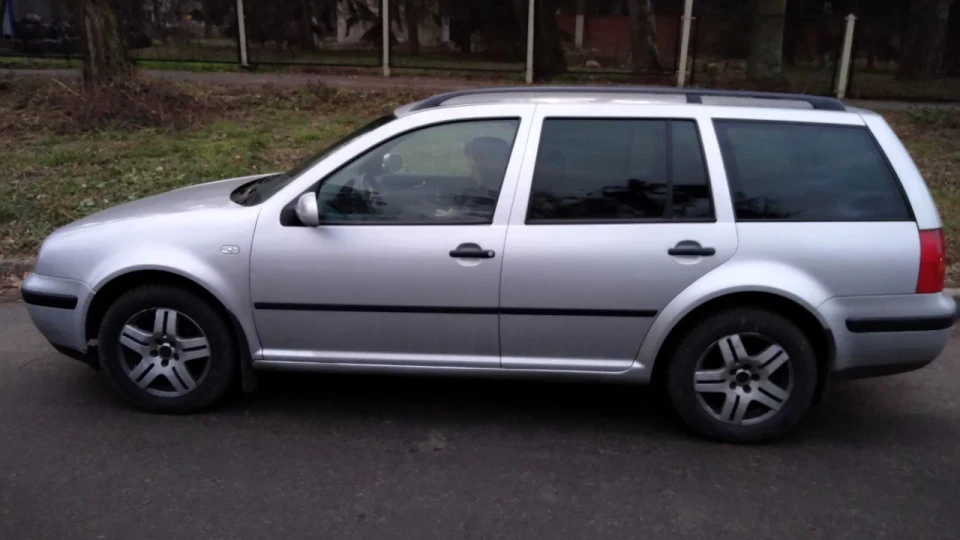 Volkswagen Golf Variant 1.9 AXR 2
