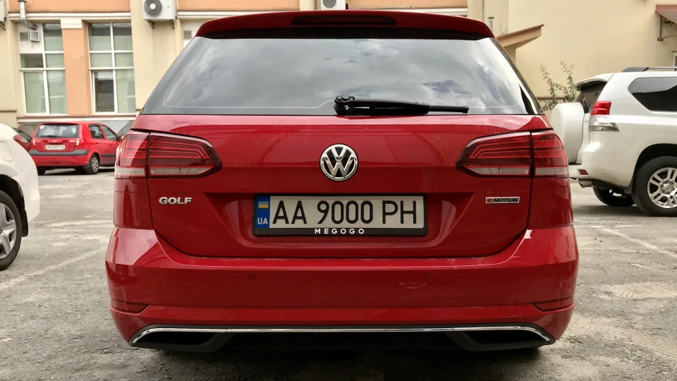 Volkswagen Golf Variant 4Motion Пожежна 3