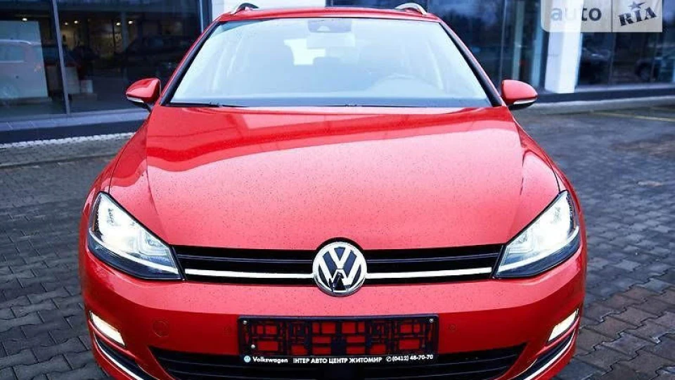 Volkswagen Golf Variant BloodLighting 2