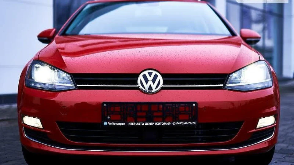 Volkswagen Golf Variant BloodLighting 3