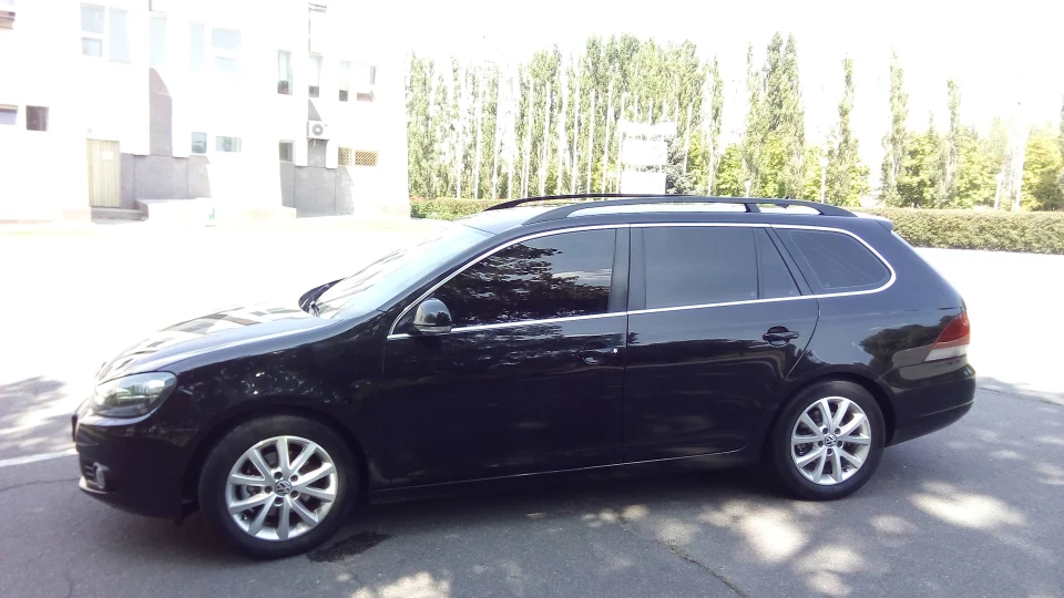 Volkswagen Golf Variant Чорний металік 1,6 Turbo 2