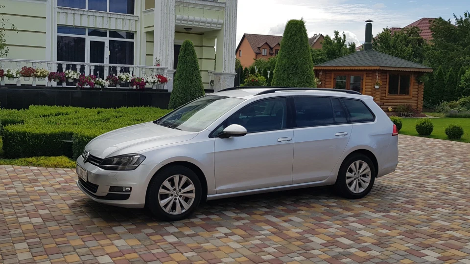 Volkswagen Golf Variant DYNAUDIO 2