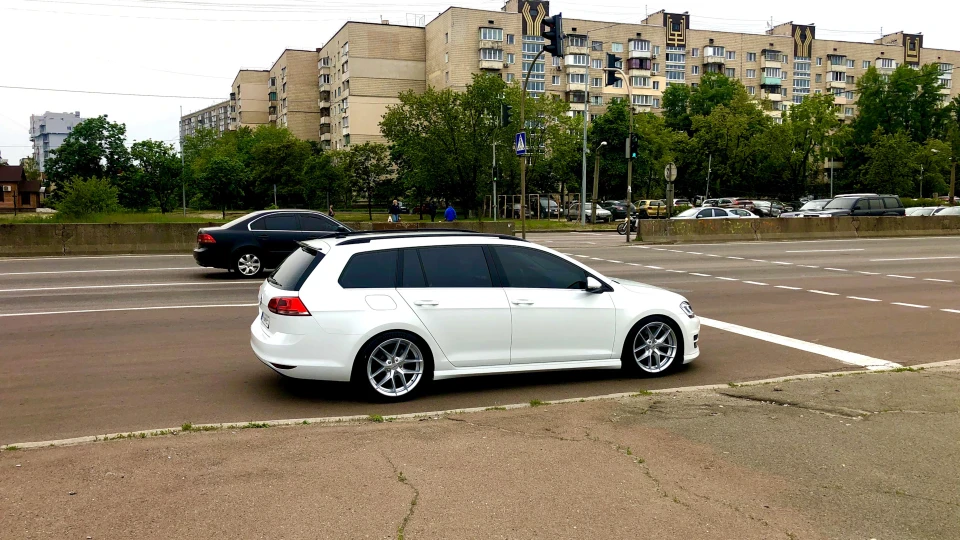 Volkswagen Golf Variant kill_boring_cars 3