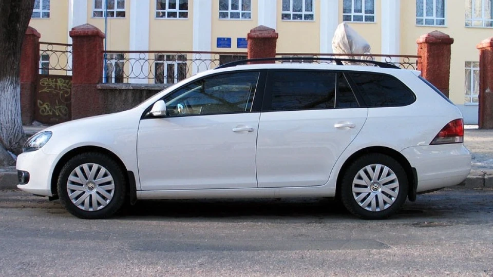 Volkswagen Golf Variant Mk6 (White&Lucky) 2