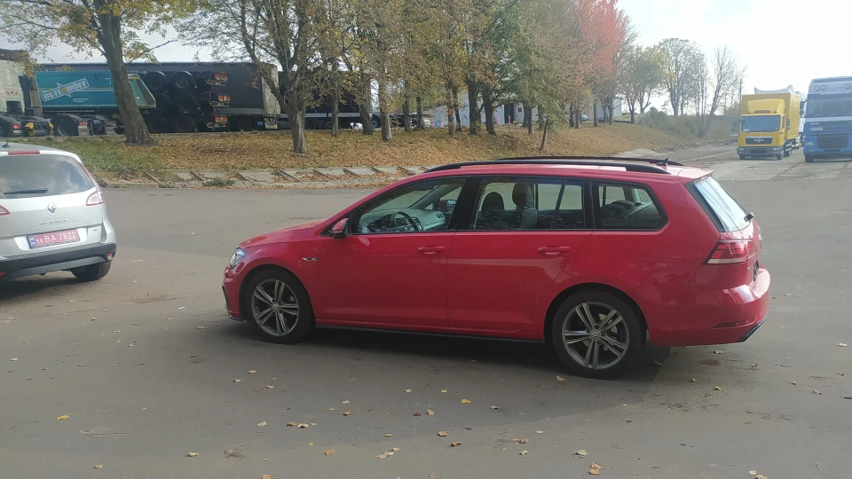 Volkswagen Golf Variant Tornado-Rot R-line 2