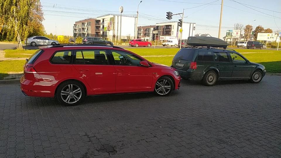 Volkswagen Golf Variant Tornado-Rot R-line 5