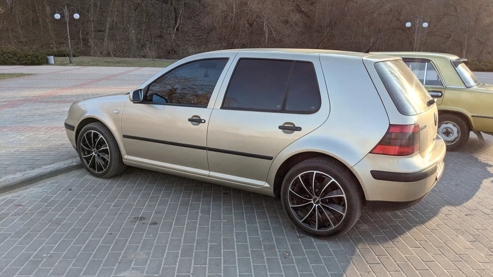 Volkswagen Golf 2