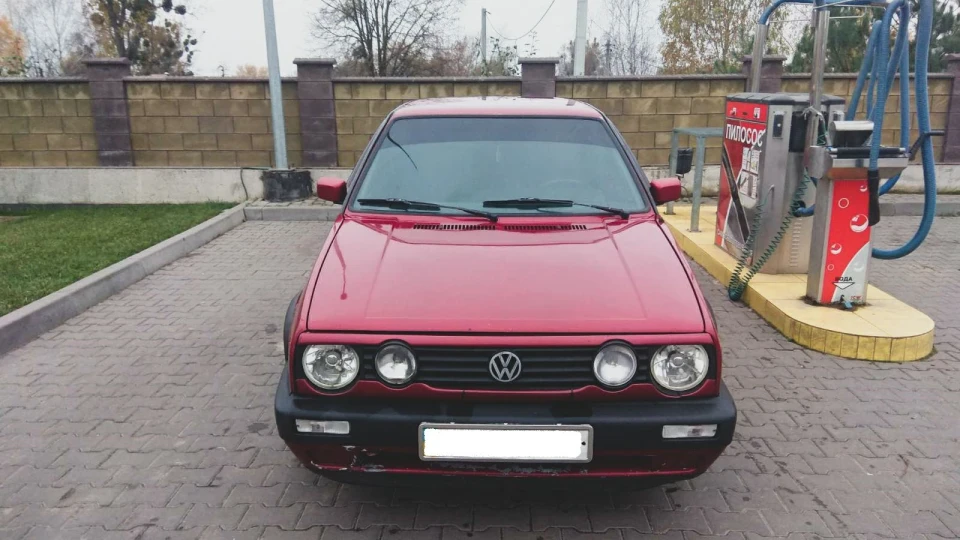 Volkswagen Golf 1.3 Червоний Металик