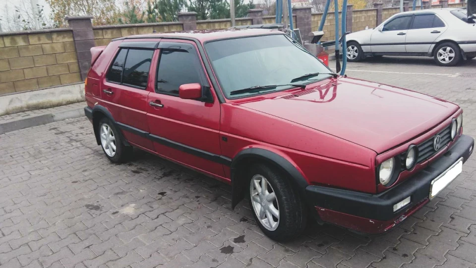 Volkswagen Golf 1.3 Червоний Металик 2