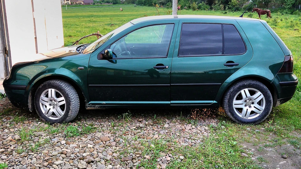 Volkswagen Golf 1.4 AXP 4