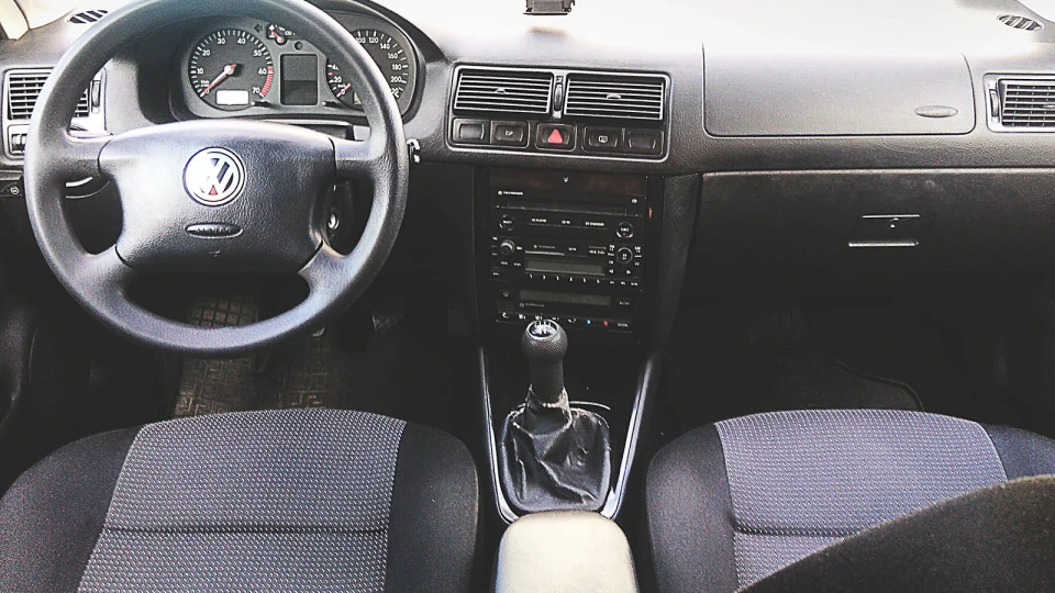 Volkswagen Golf 1.4 AXP 5