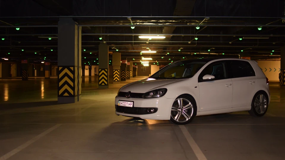 Volkswagen Golf 1.4 TSI R-Line 4