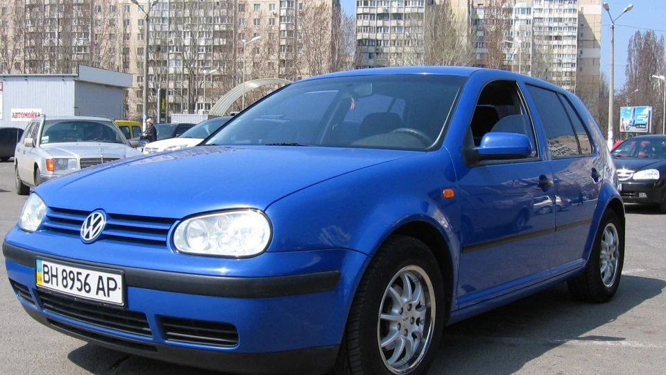 Volkswagen Golf 1.6 AKL синій вольф