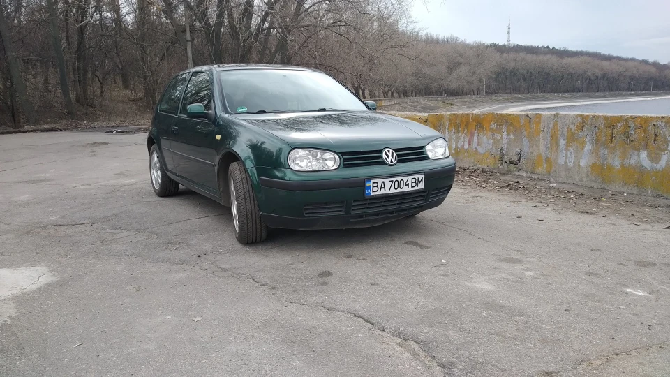 Volkswagen Golf 1.6 AT 3D 2