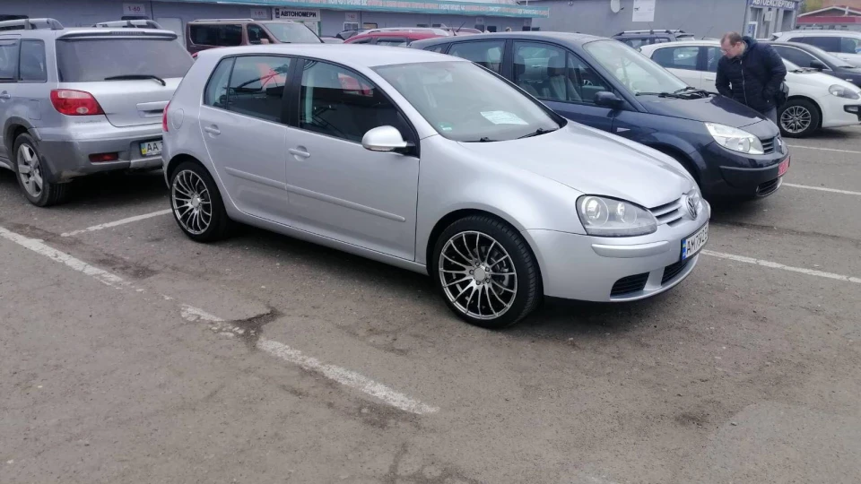 Volkswagen Golf 1.6 fsi сріблястий