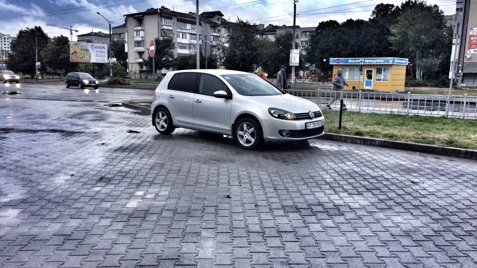 Volkswagen Golf 1.6 TDI 4