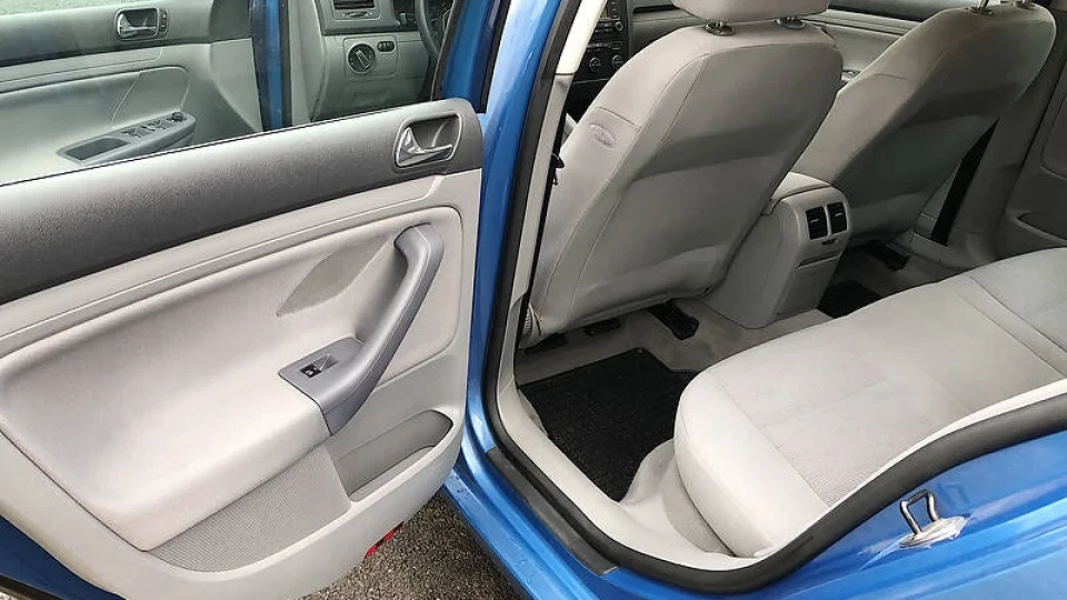 Volkswagen Golf 1.6FSI 4