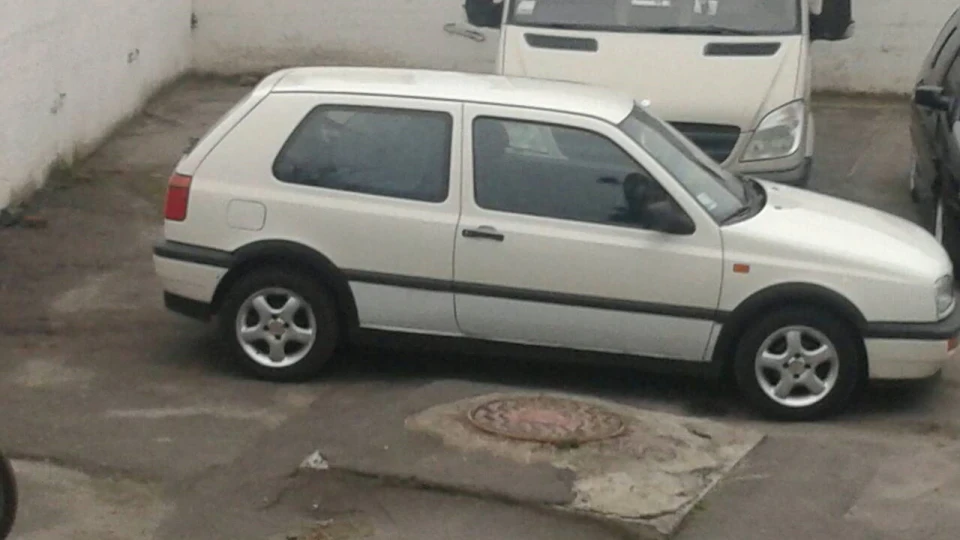 Volkswagen Golf 1.8 автомат 2