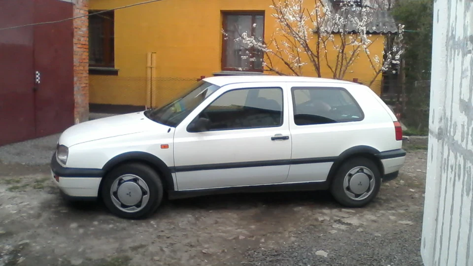 Volkswagen Golf 1.8 автомат 4